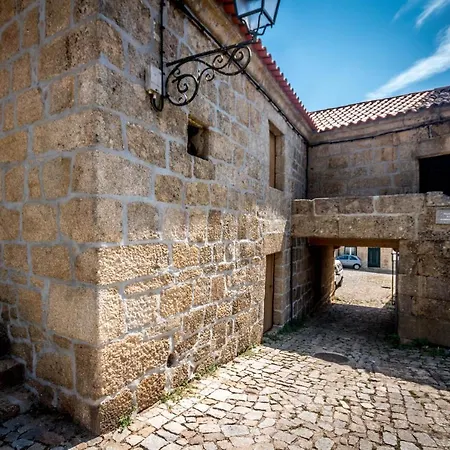 Solar Dos Carvalhos Bed and Breakfast