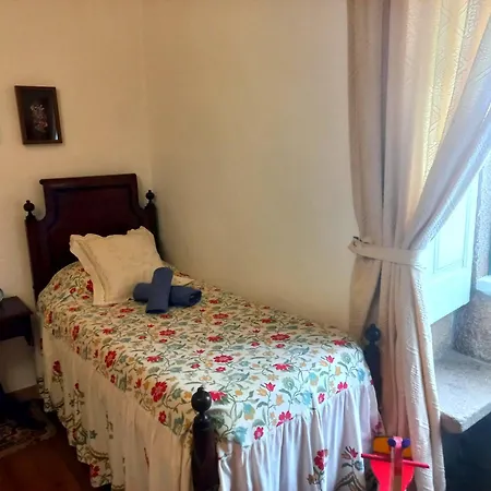 לינה וארוחת בוקר Solar Dos Carvalhos 3*